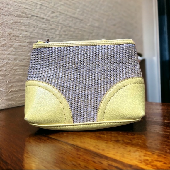 🍀NWT Bath & Body Work cosmetic pouch - Picture 3 of 5